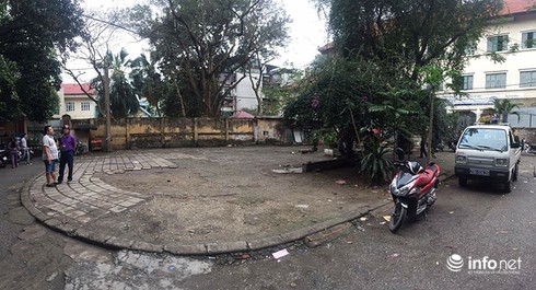 Hà Nội: Điểm trông giữ xe 12 năm chiếm dụng sân chơi KTT, đòi cũng không trả! - ảnh 1