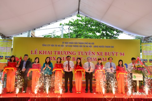 Hà Nội: Khai trương 2 tuyến bus kết nối ngoại thành với Trung tâm thành phố - ảnh 1