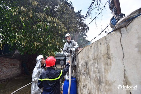 Hà Nội: Cháy kho nhựa 1.000m2 đúng giờ nghỉ trưa - ảnh 2