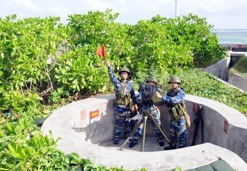 Chiến sĩ đảo Sơn Ca (quần đảo Trường Sa) luyện tập bắn máy bay - ảnh 2