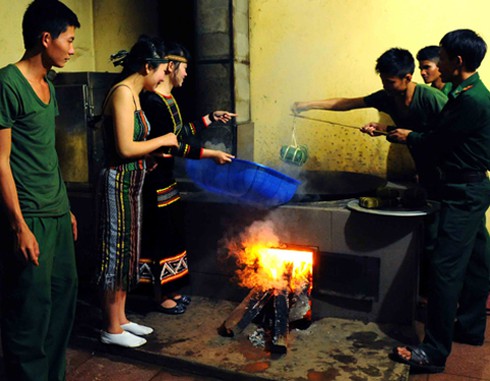 Lính biên phòng chào cột mốc trước thềm năm mới - ảnh 9