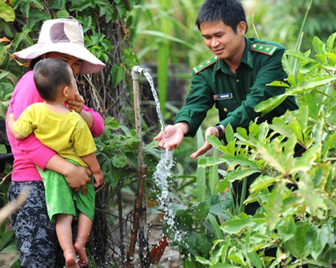 Lính biên phòng chào cột mốc trước thềm năm mới - ảnh 5