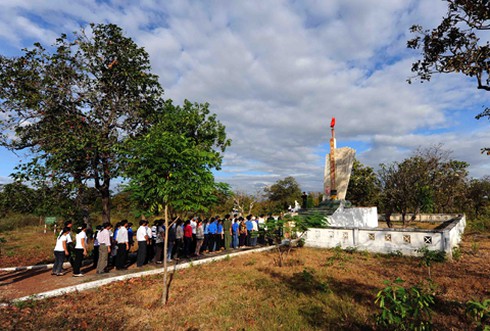 Lính biên phòng chào cột mốc trước thềm năm mới - ảnh 7