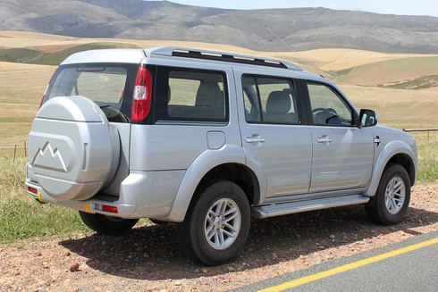 Xe Ford Everest bất ngờ bán chạy nhất tháng 4 - ảnh 1