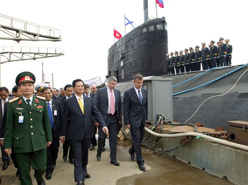 Chùm ảnh Thủ tướng trực tiếp thị sát khoang điều khiển tàu ngầm Hà Nội - ảnh 1