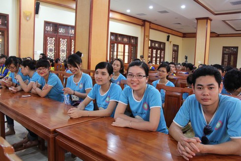 Thanh niên phật tử Hà Nội đạp xe, làm từ thiện mừng Phật Đản PL 2557 - ảnh 31