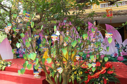 Thanh niên phật tử Hà Nội đạp xe, làm từ thiện mừng Phật Đản PL 2557 - ảnh 33