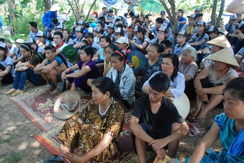 Thanh niên phật tử Hà Nội đạp xe, làm từ thiện mừng Phật Đản PL 2557 - ảnh 39