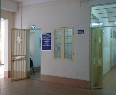 Sân ĐHQG Hà Nội biến thành “bến xe cóc”: Nhà xe Đại Thắng bán vé vô tư ? - ảnh 5