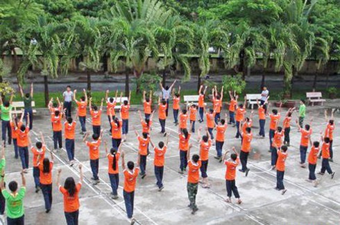 Xem học sinh tập làm bộ đội Hải quân - ảnh 1