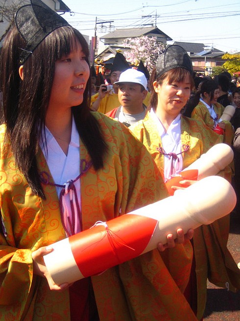 Cười đỏ mặt với Lễ hội Hounen Matsuri Nhật Bản - ảnh 5