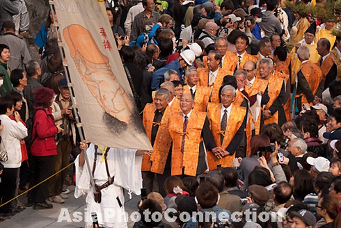 Cười đỏ mặt với Lễ hội Hounen Matsuri Nhật Bản - ảnh 3