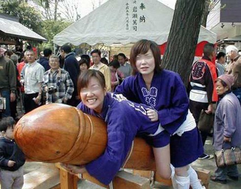 Cười đỏ mặt với Lễ hội Hounen Matsuri Nhật Bản - ảnh 11