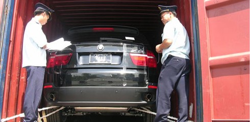 Tạm giữ 20 ô tô Việt kiều hồi hương - ảnh 1