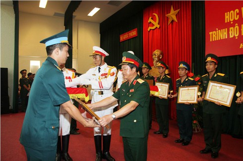 33 học viên thủ khoa quân sự được Bộ Quốc phòng tuyên dương - ảnh 1