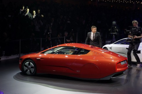 Volkswagen XL1: Chiếc xe siêu tiết kiệm với 1,47 lít dầu diesel/100km - ảnh 2