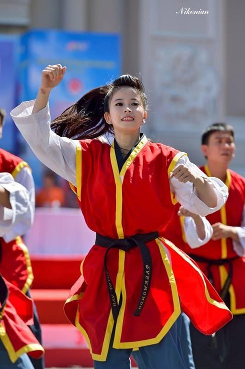 Vẻ đẹp của nữ võ sĩ Việt khiến giới trẻ 'chao đảo' - ảnh 4