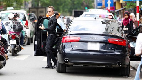 Sau khi được tặng Lexus tiền tỷ, Cao Thái Sơn đi mua Audi A6