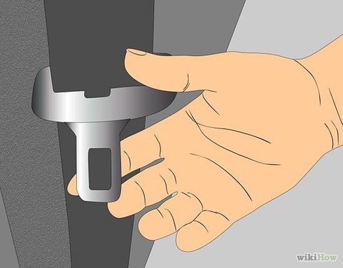 Làm gì để thoát khỏi xe hơi đang chìm ? - ảnh 2