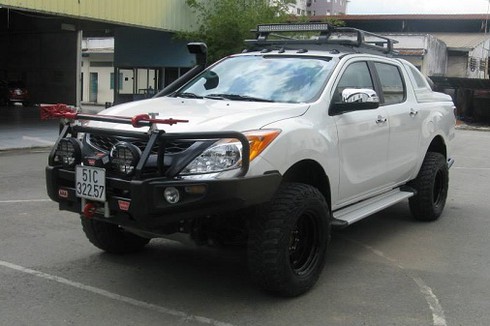 Mazda BT-50 độ hầm hố tại Sài Gòn - ảnh 1
