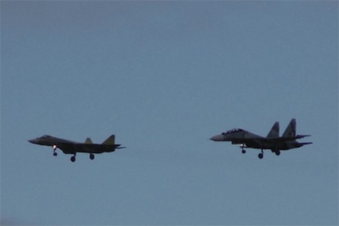 Nga xuất xưởng nguyên mẫu tiêm kích PAK FA thế hệ 5 - ảnh 2