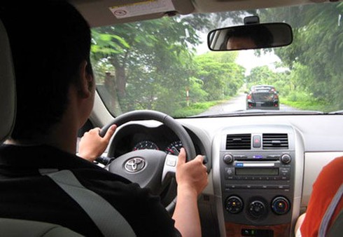 Các kỹ thuật quay vô lăng lái xe quan trọng nhất - ảnh 4