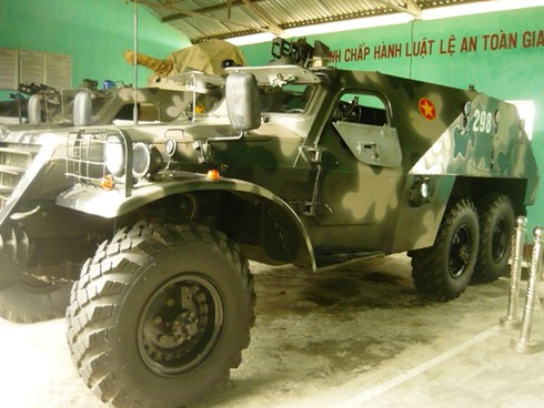 Clip khám phá xe thiết giáp BTR 152 đối phó bão Haiyan - ảnh 2
