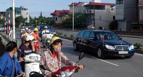 Tổng thống Nga mang theo xe gì khi đến Việt Nam - ảnh 2