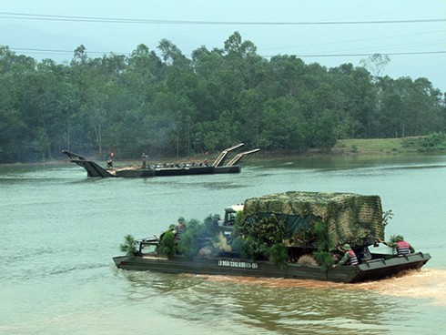 Hình ảnh Lữ đoàn Công binh 414 vượt sông chuyển trạng thái chiến đấu - ảnh 10