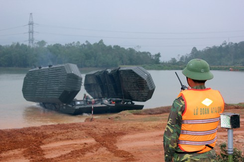 Hình ảnh Lữ đoàn Công binh 414 vượt sông chuyển trạng thái chiến đấu - ảnh 6