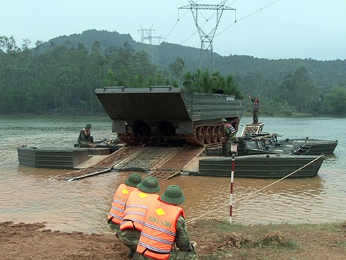 Hình ảnh Lữ đoàn Công binh 414 vượt sông chuyển trạng thái chiến đấu - ảnh 8