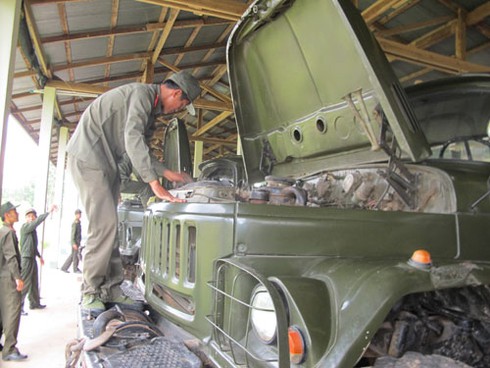 Hình ảnh xe thiết giáp, pháo binh, không quân Lào - ảnh 6