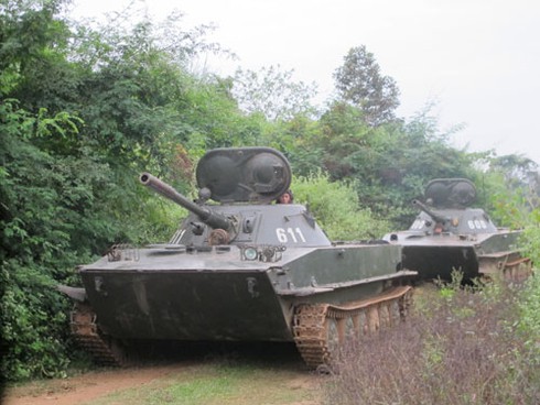 Hình ảnh xe thiết giáp, pháo binh, không quân Lào - ảnh 9