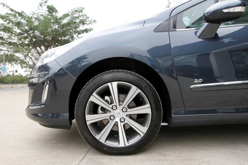 Hụt hẫng với giá xe Peugeot mới tại Việt Nam - ảnh 4