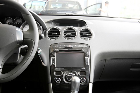 Hụt hẫng với giá xe Peugeot mới tại Việt Nam - ảnh 8