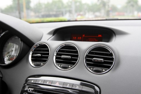 Hụt hẫng với giá xe Peugeot mới tại Việt Nam - ảnh 9