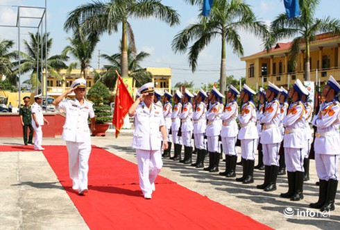 Các Tư lệnh hải quân ASEAN thăm Đoàn tên lửa 679 - ảnh 1