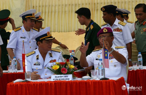 Các Tư lệnh hải quân ASEAN thăm Đoàn tên lửa 679 - ảnh 5