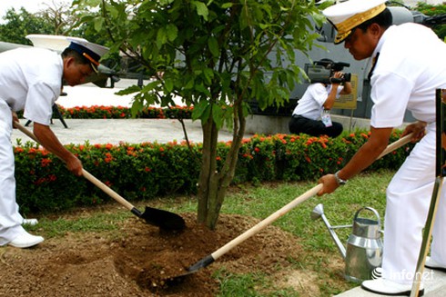 Các Tư lệnh hải quân ASEAN thăm Đoàn tên lửa 679 - ảnh 10