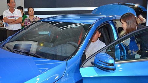 Giáp Tết, người Sài Gòn đổ xô đi... mua ô tô - ảnh 1