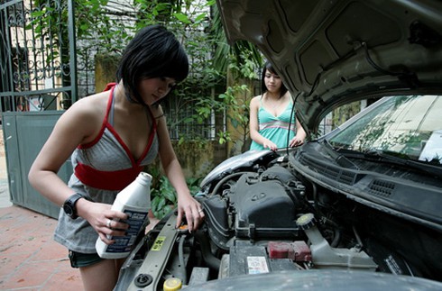 Cách tự chăm sóc xe ô tô, tiết kiệm tiền chơi Tết - ảnh 1