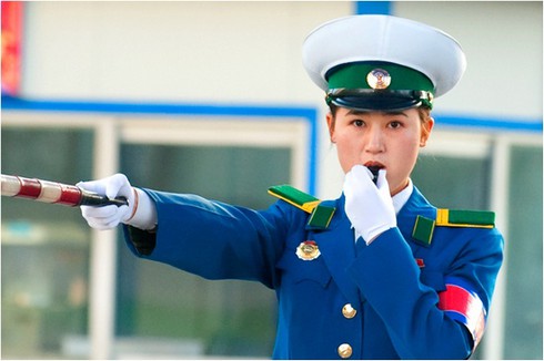 Điều ít biết về các nữ CSGT xinh đẹp Triều Tiên - ảnh 1