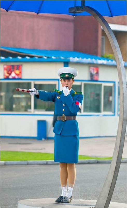 Điều ít biết về các nữ CSGT xinh đẹp Triều Tiên - ảnh 9