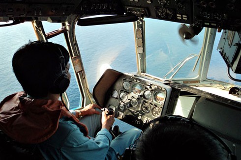 Hình ảnh trực thăng và thủy phi cơ đến tọa độ nghi vấn - ảnh 3