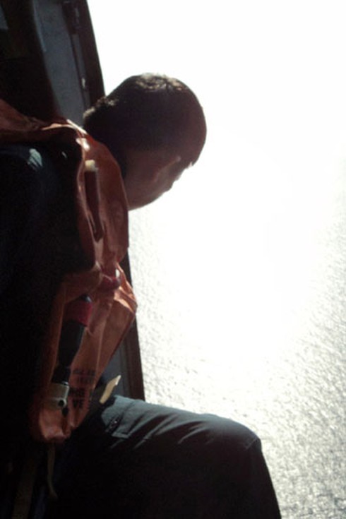 Hình ảnh trực thăng và thủy phi cơ đến tọa độ nghi vấn - ảnh 4