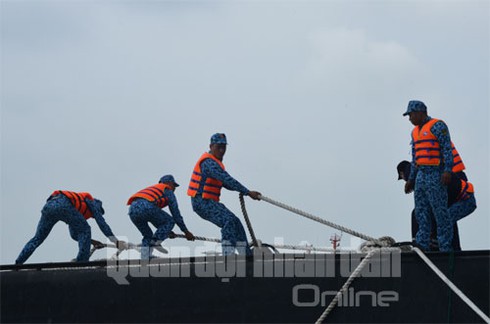 Tàu ngầm Kilo thứ 2 đã về cảng Cam Ranh - ảnh 7