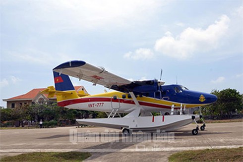 Thủy phi cơ DHC-6 không quân VN lần đầu hạ cánh xuống Trường Sa - ảnh 1