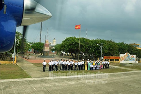 Thủy phi cơ DHC-6 không quân VN lần đầu hạ cánh xuống Trường Sa - ảnh 3