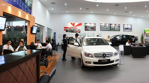 Xe sang đang tấp nập người mua, xe cũ bán lại ào ào - ảnh 1