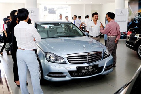 Xe sang đang tấp nập người mua, xe cũ bán lại ào ào - ảnh 2